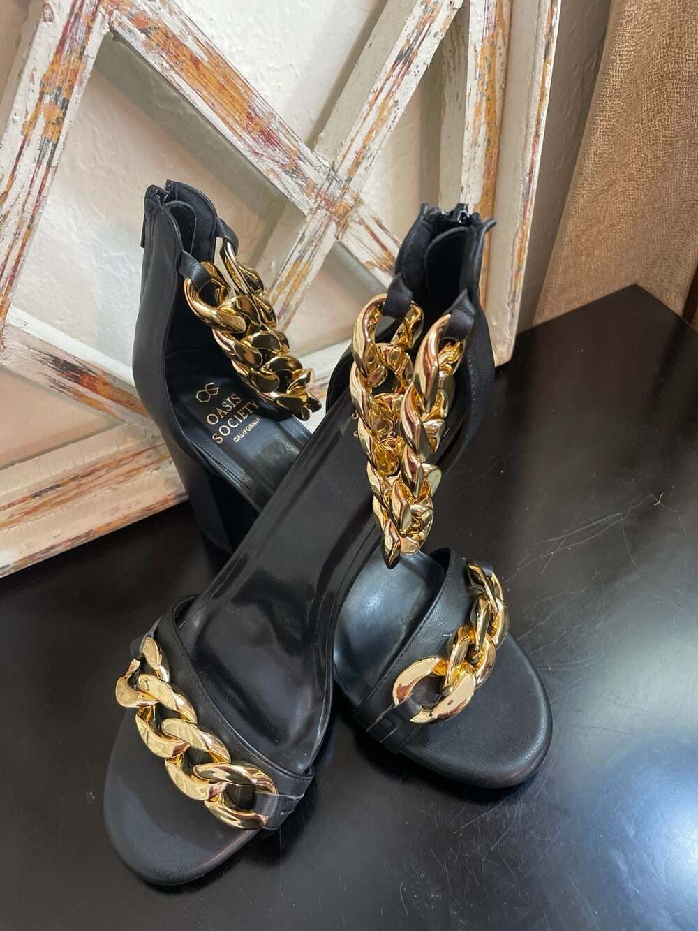 Oasis Society Black Chunky Gold Chain Block Heel Sandals Size 10 - Picture 2 of 9